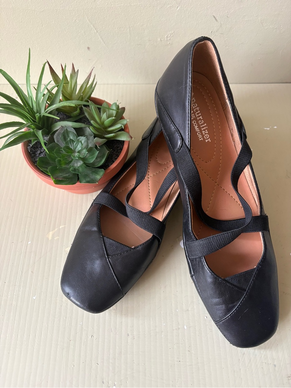 Naturalizer Black Leather Cross-Strap Ballet style Flats square toe Voyage Sz 9
